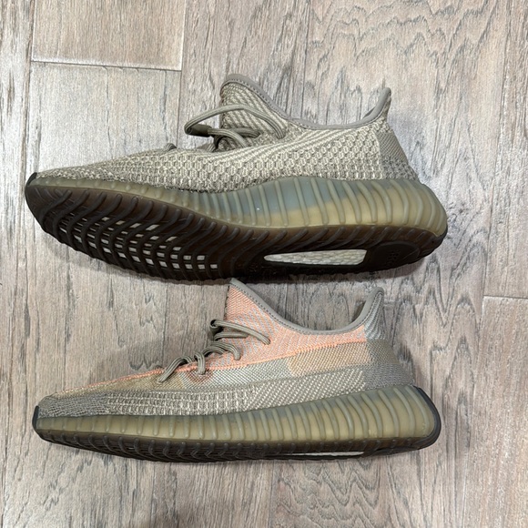 EUC Yeezy Boost 350 v2 Sand Taupe 2020 Size 10.5 - Picture 4 of 10